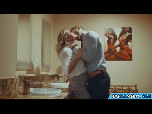❤️ Nalika pirang semok seduces sampeyan ing toilet umum ❌ Saru ayu ing pornojv.pornoklinge.ru ️❤